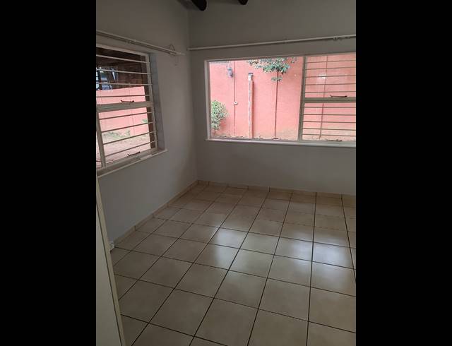 1 bed property to rent in GLEN MARAIS